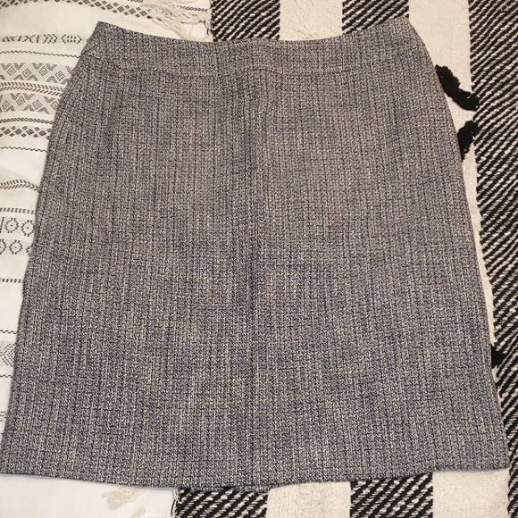 Tahari tweed pencil skirt 10 - Picture 1 of 3
